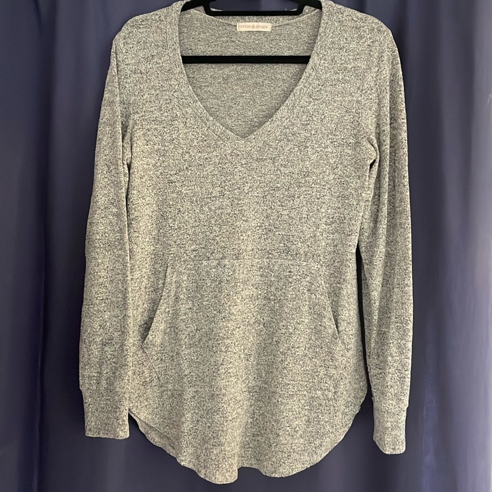 Super soft gray sweatshirt tunic Peyton Jensen